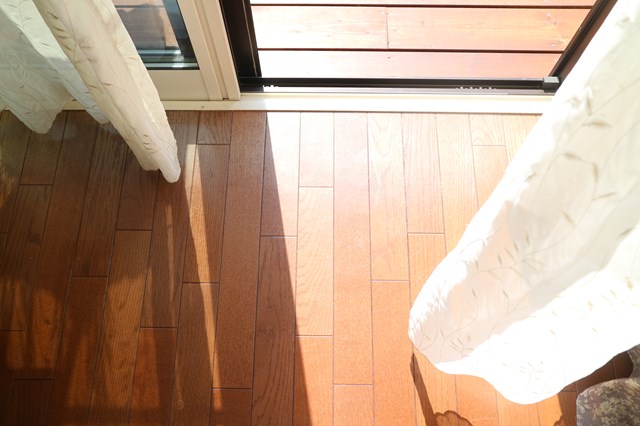 壁や天井を簡単に掃除する方法 ホコリがたまるのは床だけじゃない