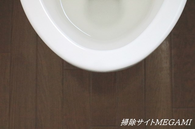 トイレ 便器の黄ばみをサンポールで落とす方法 尿石には酸が効く