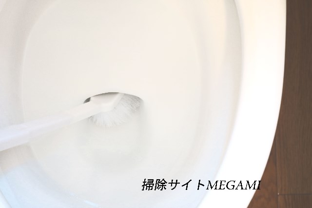 便器の奥についた茶色い汚れを取る方法 重曹でトイレをリセット掃除