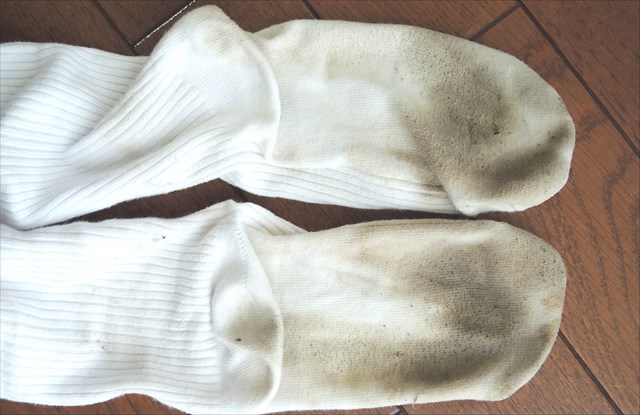 ウタマロ石鹸で 靴下やシャツの汚れ が落ちた 効果的な使い方 洗濯方法を紹介