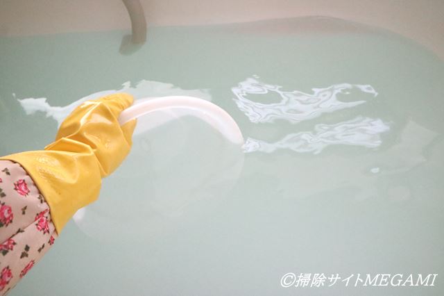 簡単 風呂釜を 酸素系漂白剤 で掃除する方法 穴カバーの洗い方も紹介