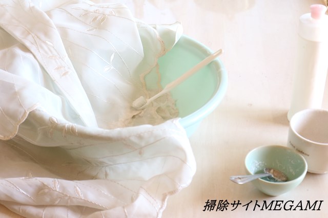 真っ白になったカーテン