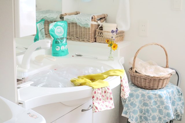 作業服の汚れを落とす